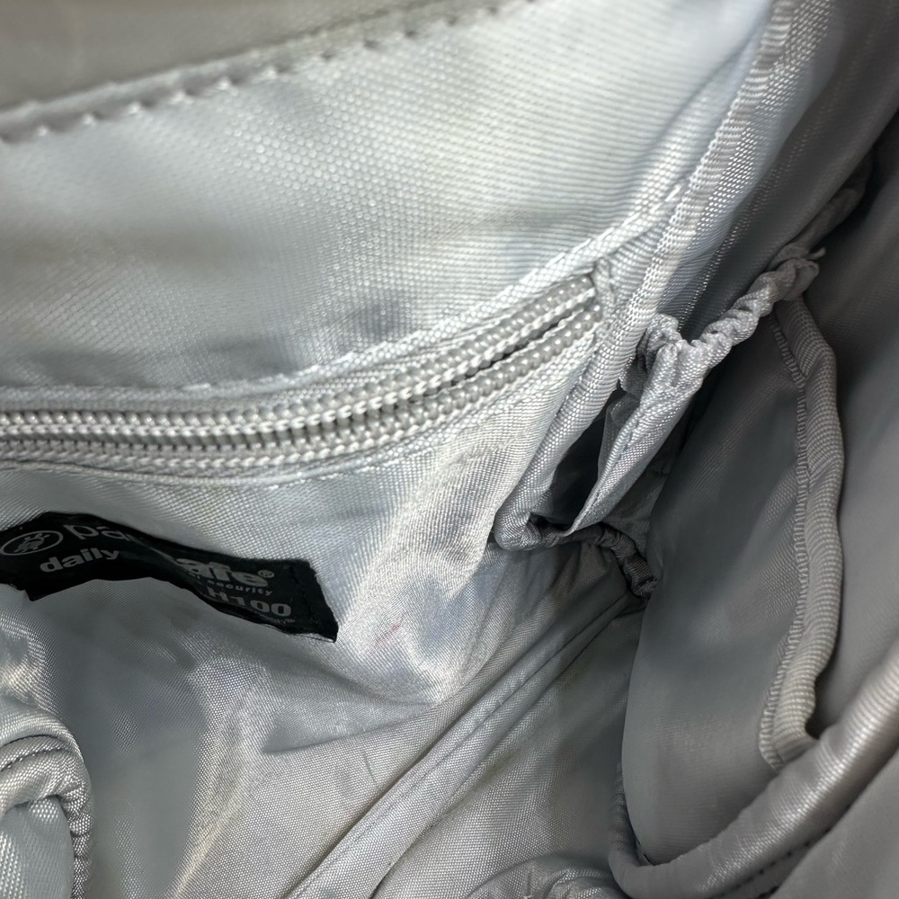 Pacsafe Dailysafe H100 Anti-Theft Travel Crossbody Bag - Picture 14 of 15